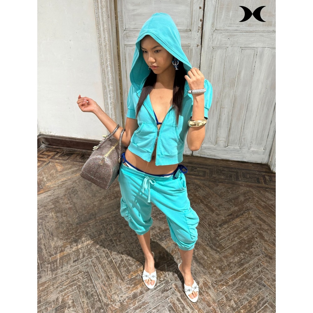 Street Fashion Women - アメリカンストリートスパイスガールスタイル半袖フード付きジッパーコート、七分丈パンツスーツ、無地ファッションスポーツスタイル。