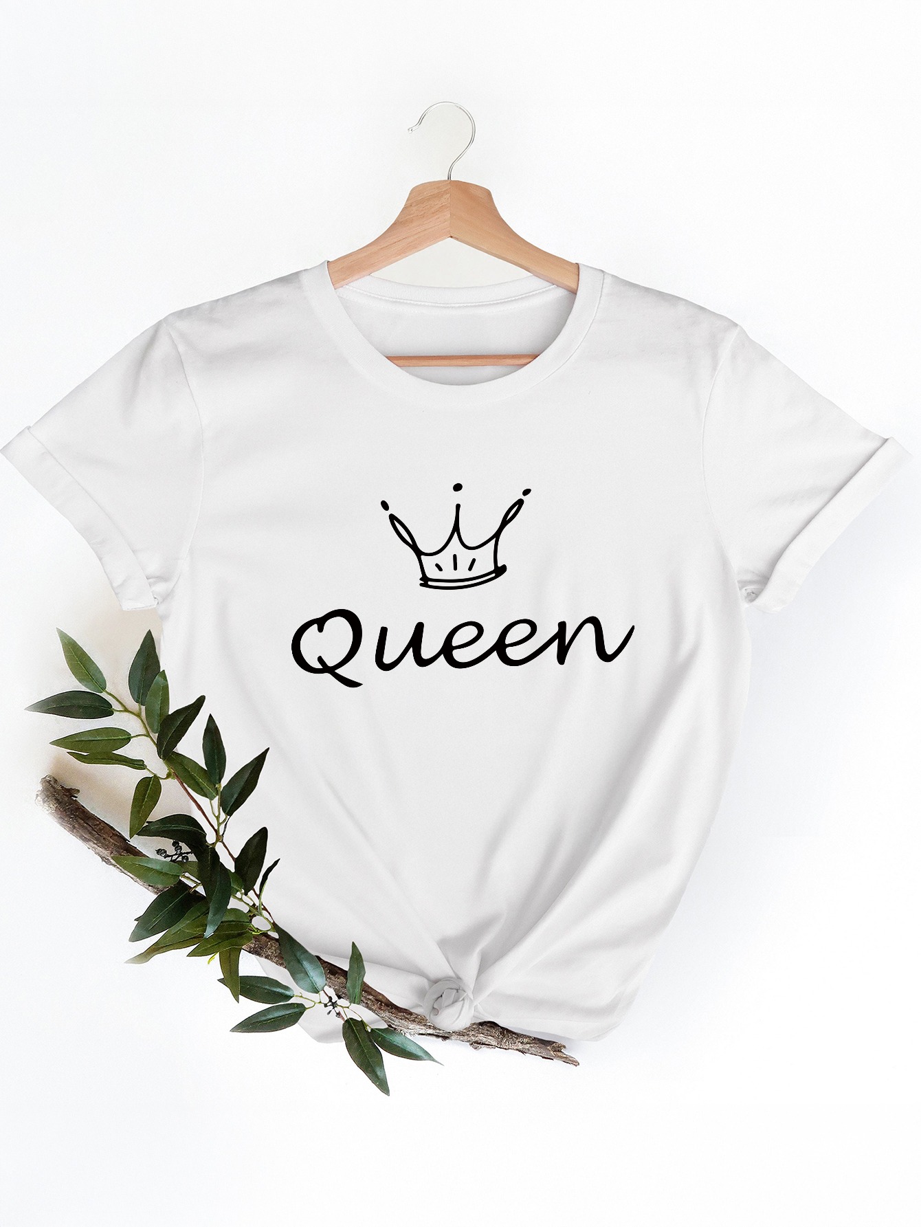 女性用白Tシャツ、クラウンクイーンプリント入り、カジュアルな - Queen Street Fashion のレビューと価格