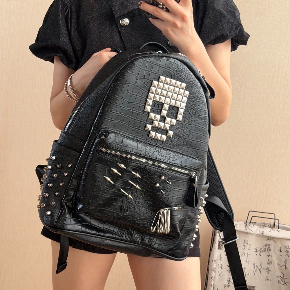 オリジナルブラッククロコダイルパターンスカルリベットバックパ - Street Fashion Women のレビューと価格