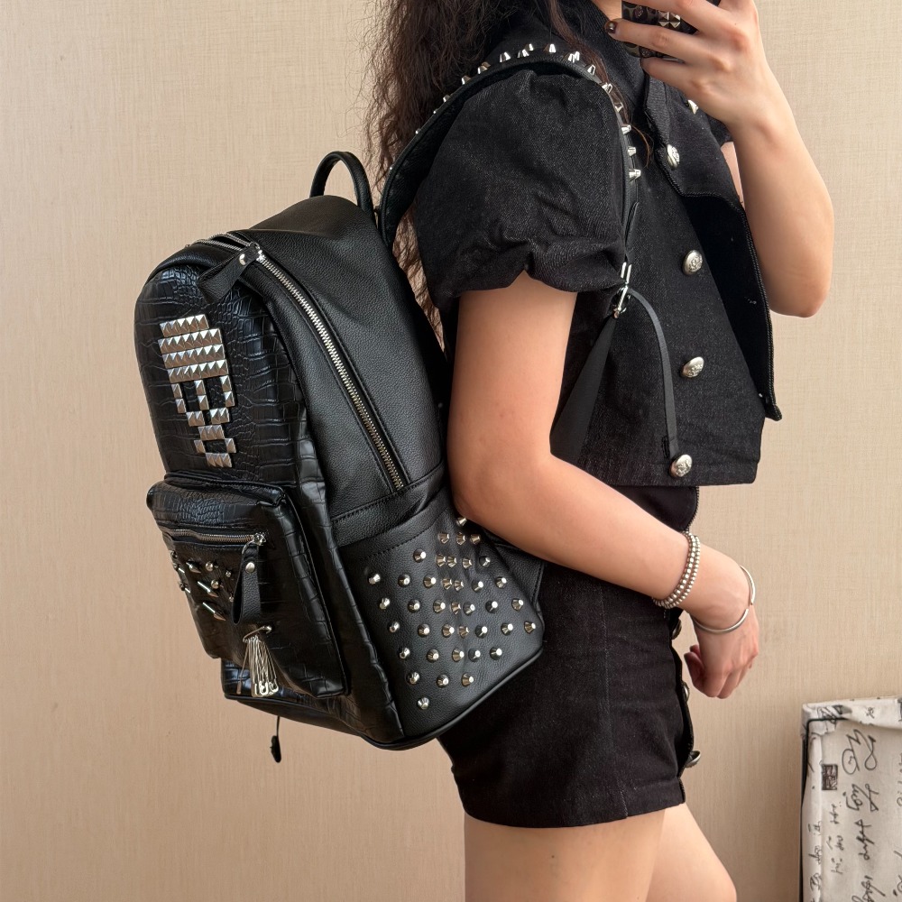 オリジナルブラッククロコダイルパターンスカルリベットバックパ - Street Fashion Women のレビューと価格